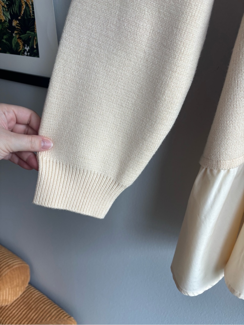 đź’›Sweater w/ Blouse Hem - Picture 5 of 10